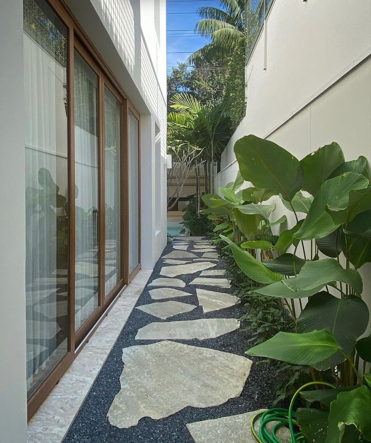 4 Desain Taman Samping Rumah, Sulap Lahan Sisa Jadi Taman Impian 2 Desain Taman Samping Rumah